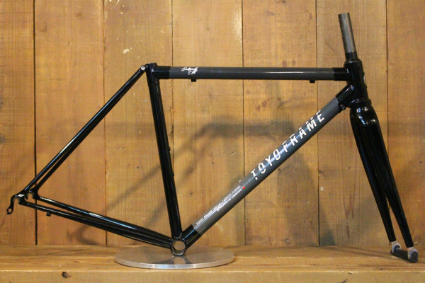 こだわりの国内ハンドメイド。TOYO HYBRID ROAD フレームセット ほぼ新