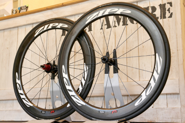 トレンドを抑えた逸品。ZIPP Firecrest 404 カーボン チューブラー