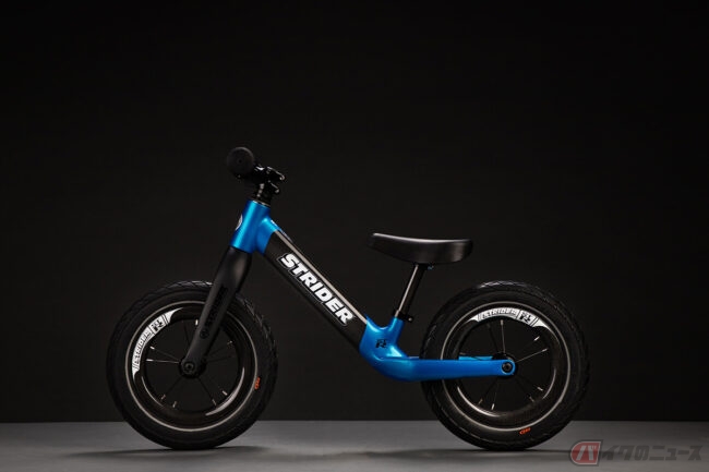 カーボンボディのストライダー「ST-R」 ランニングバイク史上最高級の