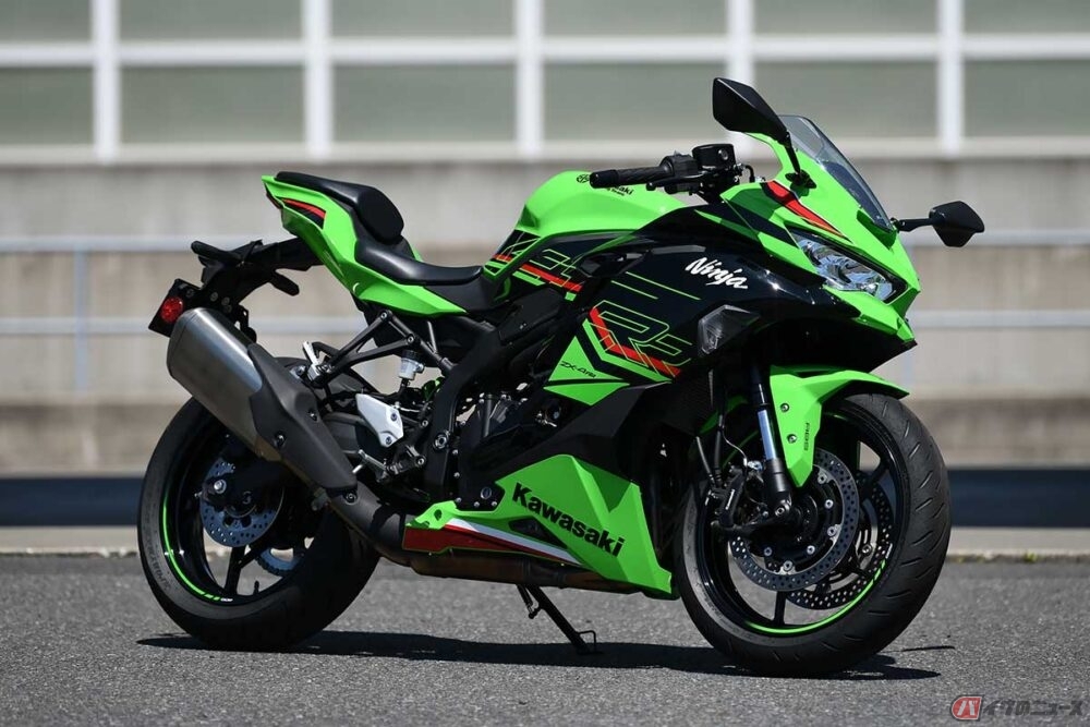 カワサキ「Ninja ZX-4R」 オリジナルコラボレーションロゴを採用した
