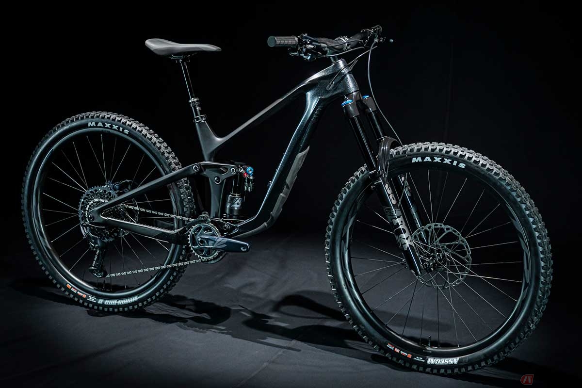 GIANTのエンデューロMTB「REIGN」シリーズがフルモデルチェンジ 前後異