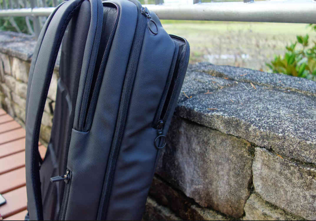 Raphaトラベルバックパックのレビュー。ファッションに合わせやすい