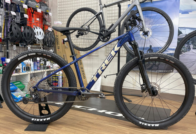TREK X-Caliber 8 Hex Blueカラーを組みました！ – スポーツサイクル