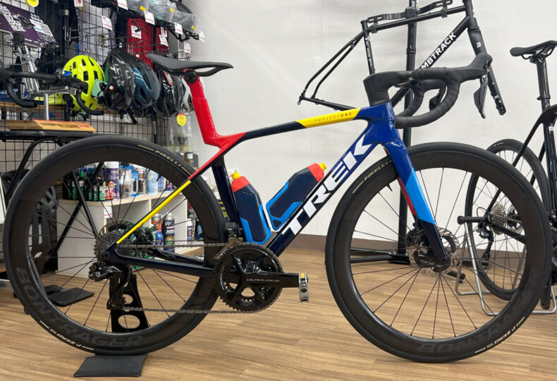 TREK Madone Gen 8 (Team Replicaカラー)を撮影しました！ – スポーツ