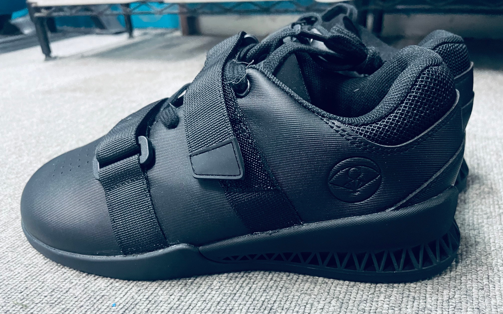 履いた瞬間Max10㎏更新！？スクワット用シューズ「STK-1」をレビュー