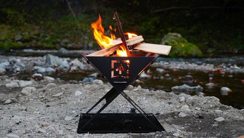 レビュー】THE IRON FILED GEARの焚火台 タキビイタ(TAKI BE ITA)は