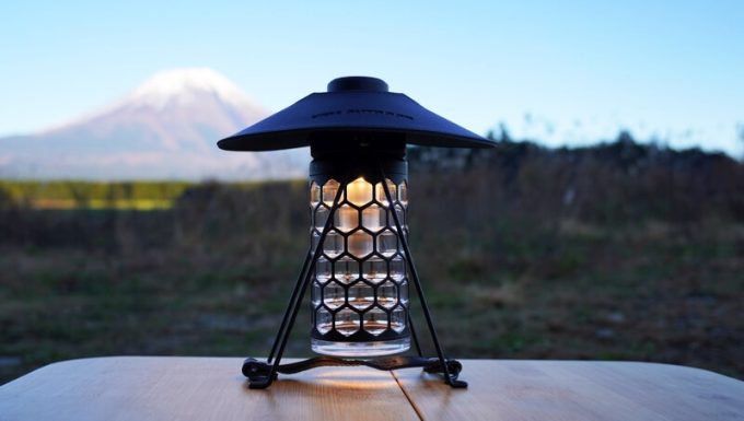 KZMのモダンハイブランタンは「吊り・置き・手持ち」×「2色点灯」が