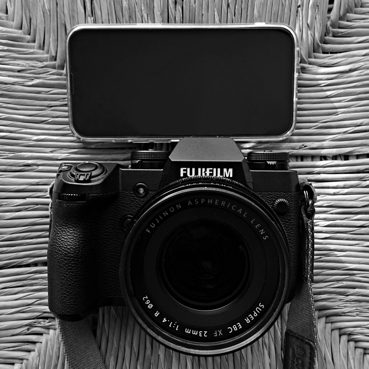 レビュー フェザータッチシャッターが心地よい富士フイルムX-H1