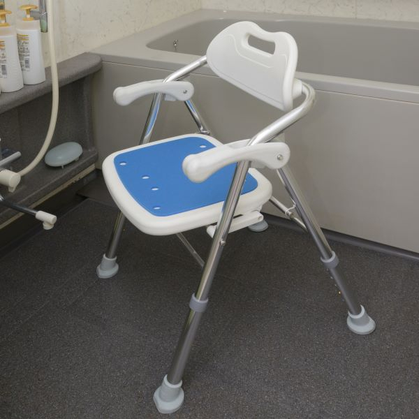 商品情報_コンフォート シャワーチェア（高さ5段階調整） | 山善の商品