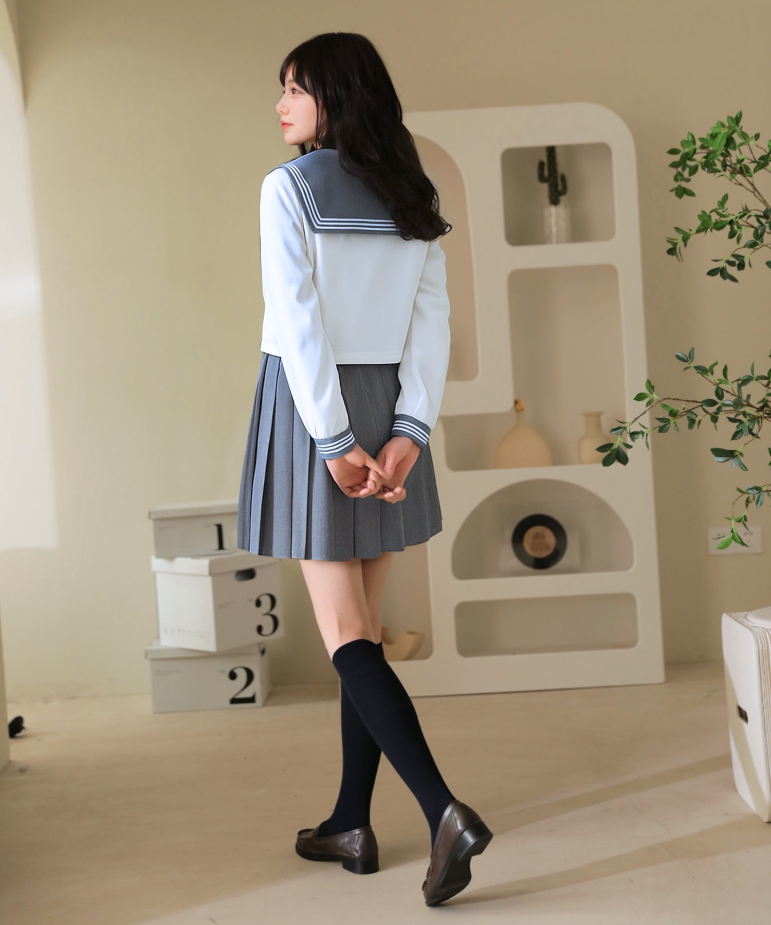 チャコールグレー長袖セーラー服 | BODYLINE & LunaBelle