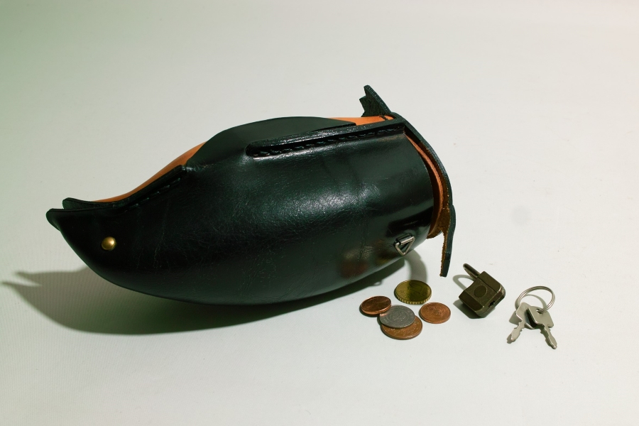 No.6854「ヌメ革の貯金箱〈ペンギン〉：鴻池製作所」SOLD | ボルト