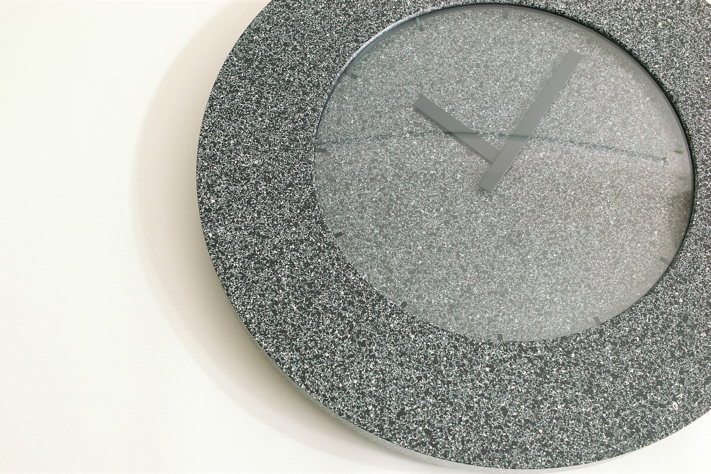 No.7178「壁掛時計：川崎和男 GANBARA / PEBBLE」SOLD | ボルトナット