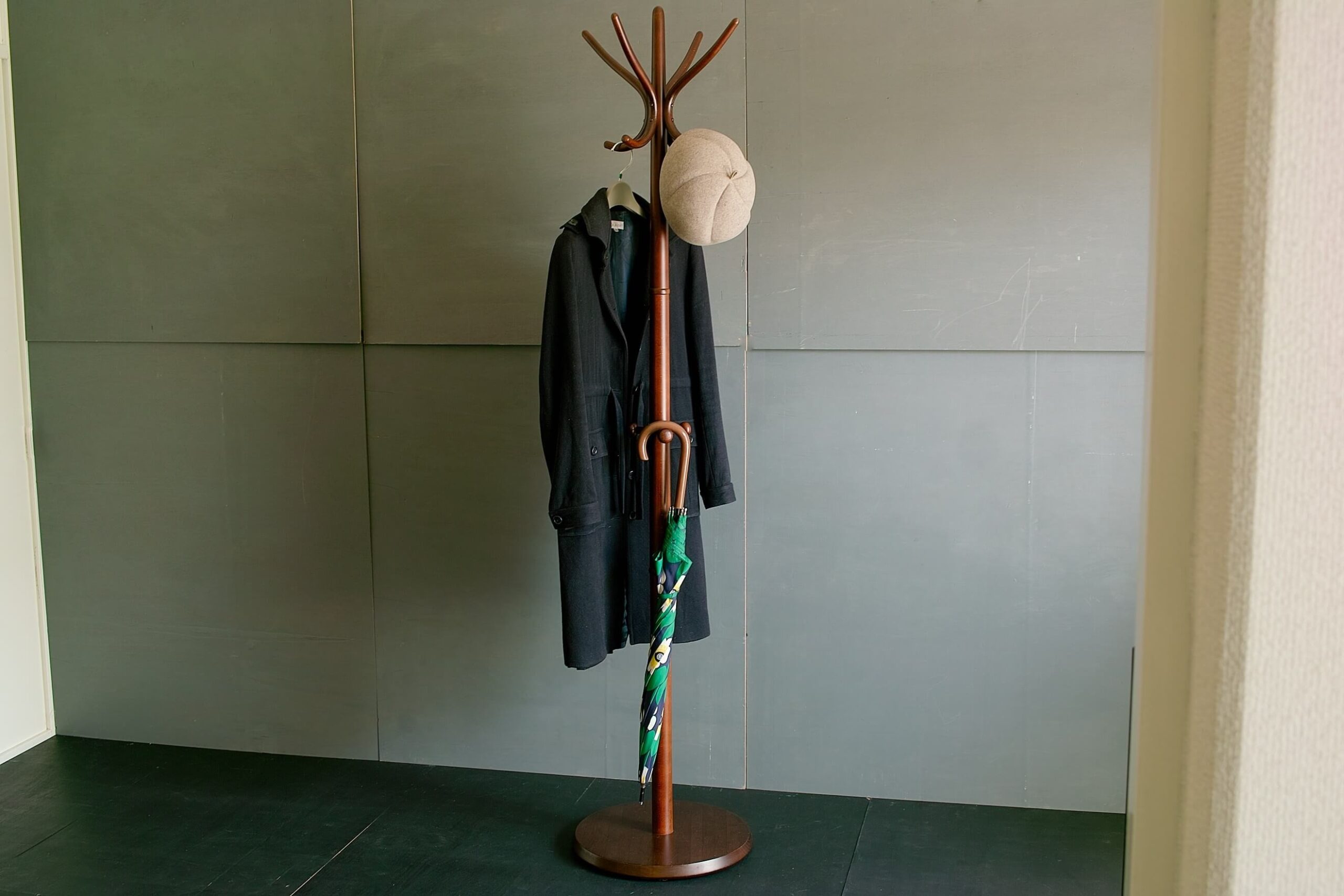 No.7730「曲木のコートハンガー：秋田木工」SOLD | ボルトナットマーケット