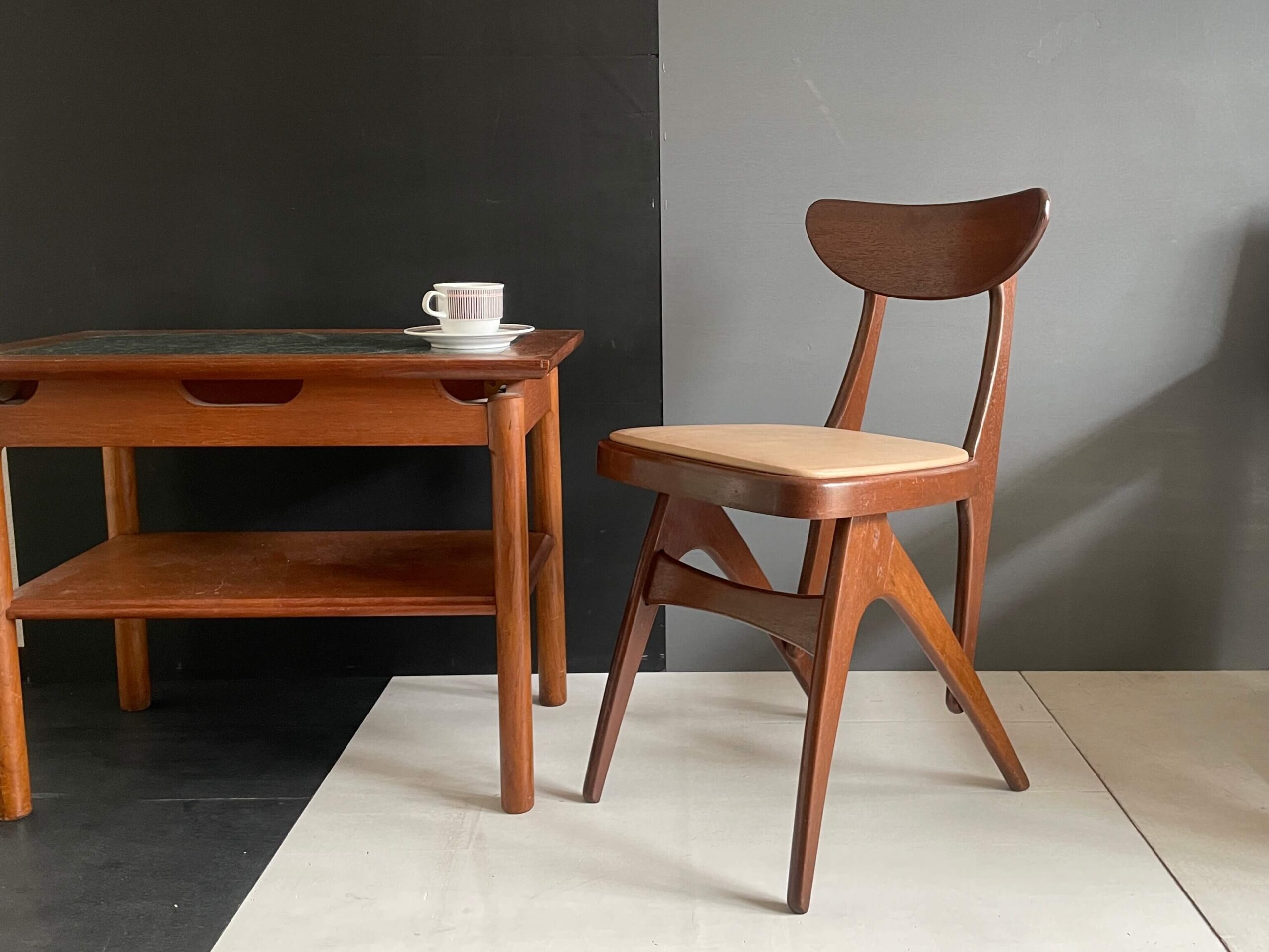 No.9809「ヴィンテージデルタチェア：マルニ木工」SOLD | ボルトナット