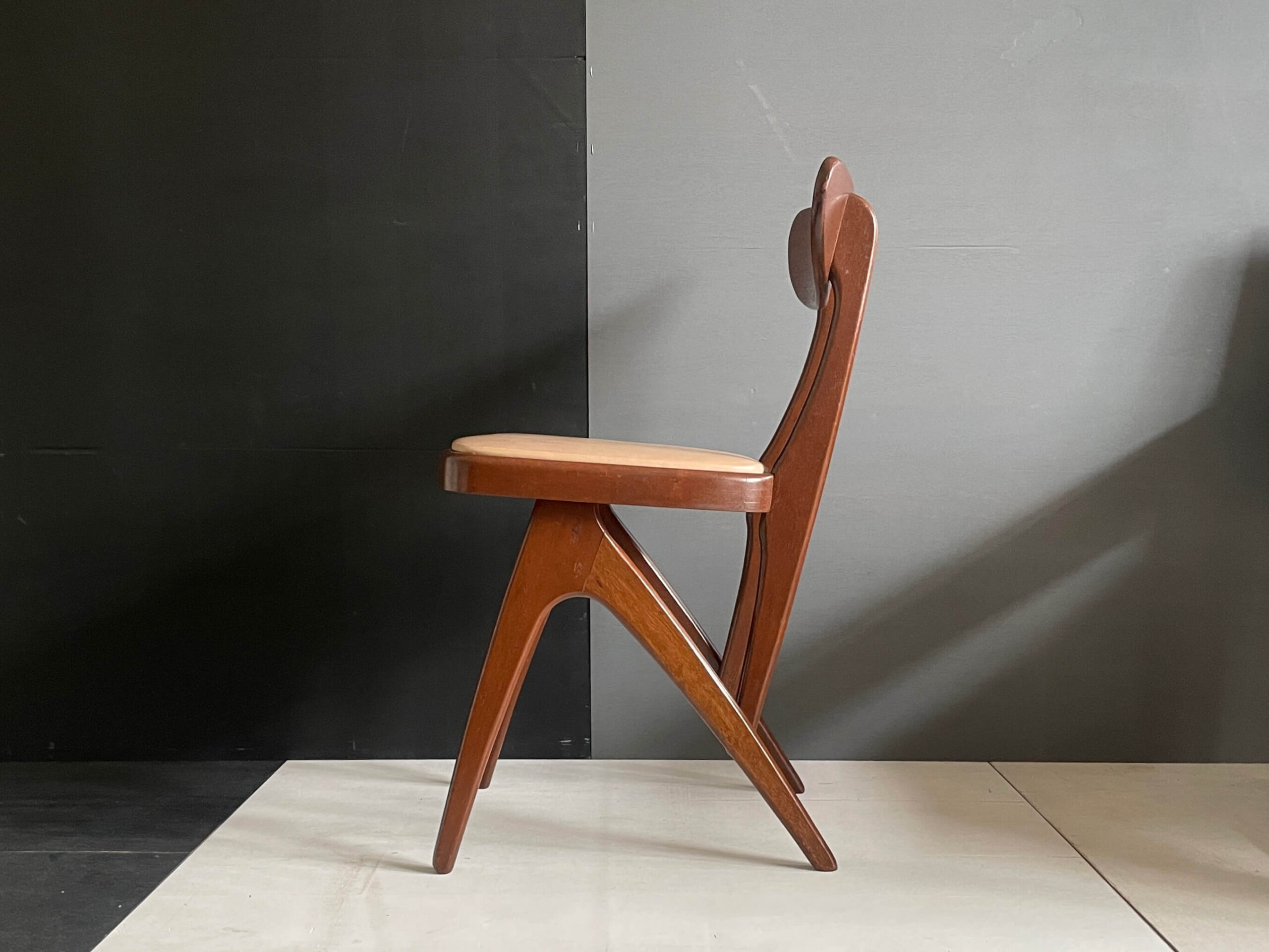 No.9809「ヴィンテージデルタチェア：マルニ木工」SOLD | ボルトナット