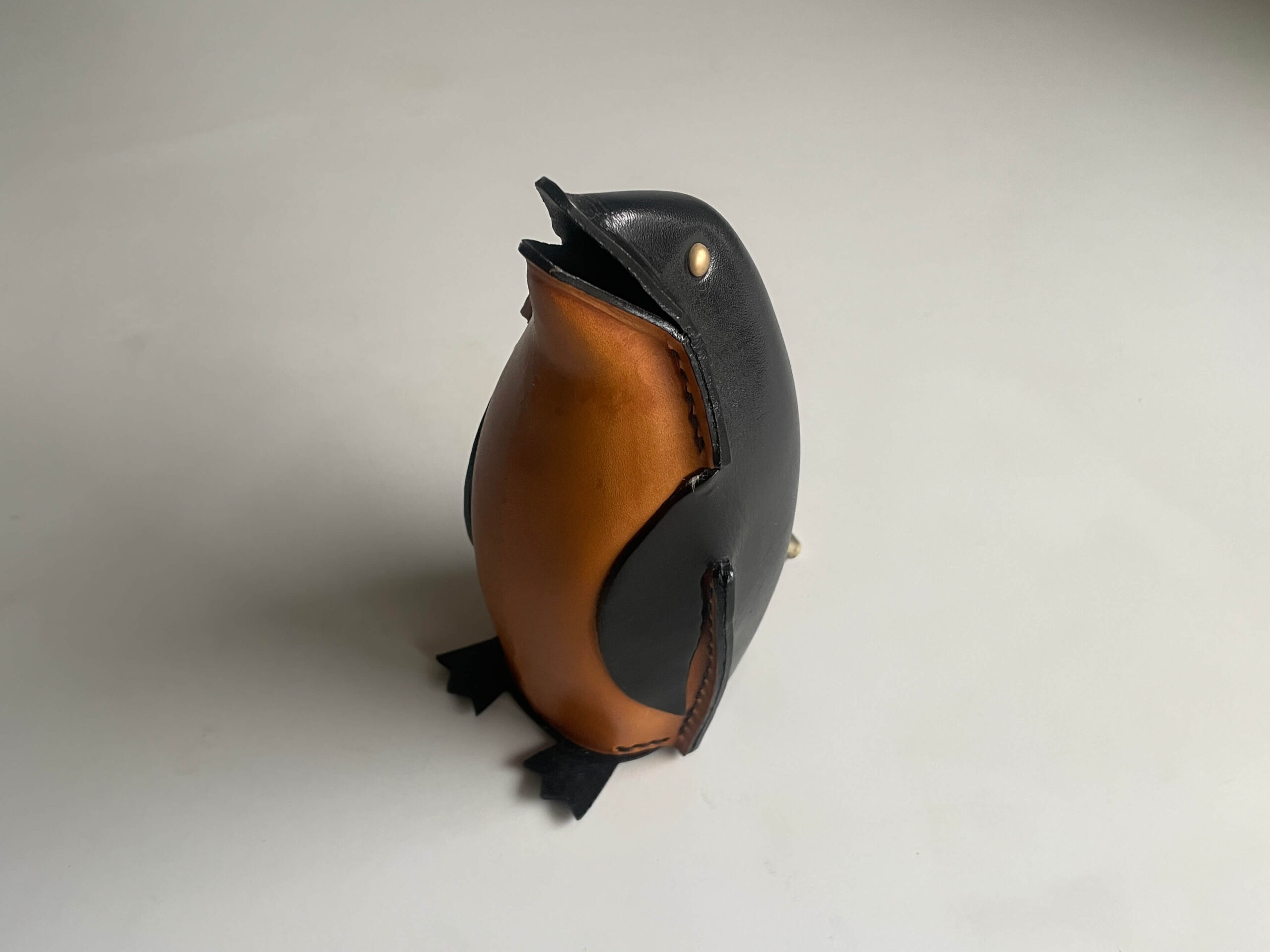 No.10184「ヌメ革の貯金箱〈ペンギン〉：鴻池製作所」SOLD | ボルト