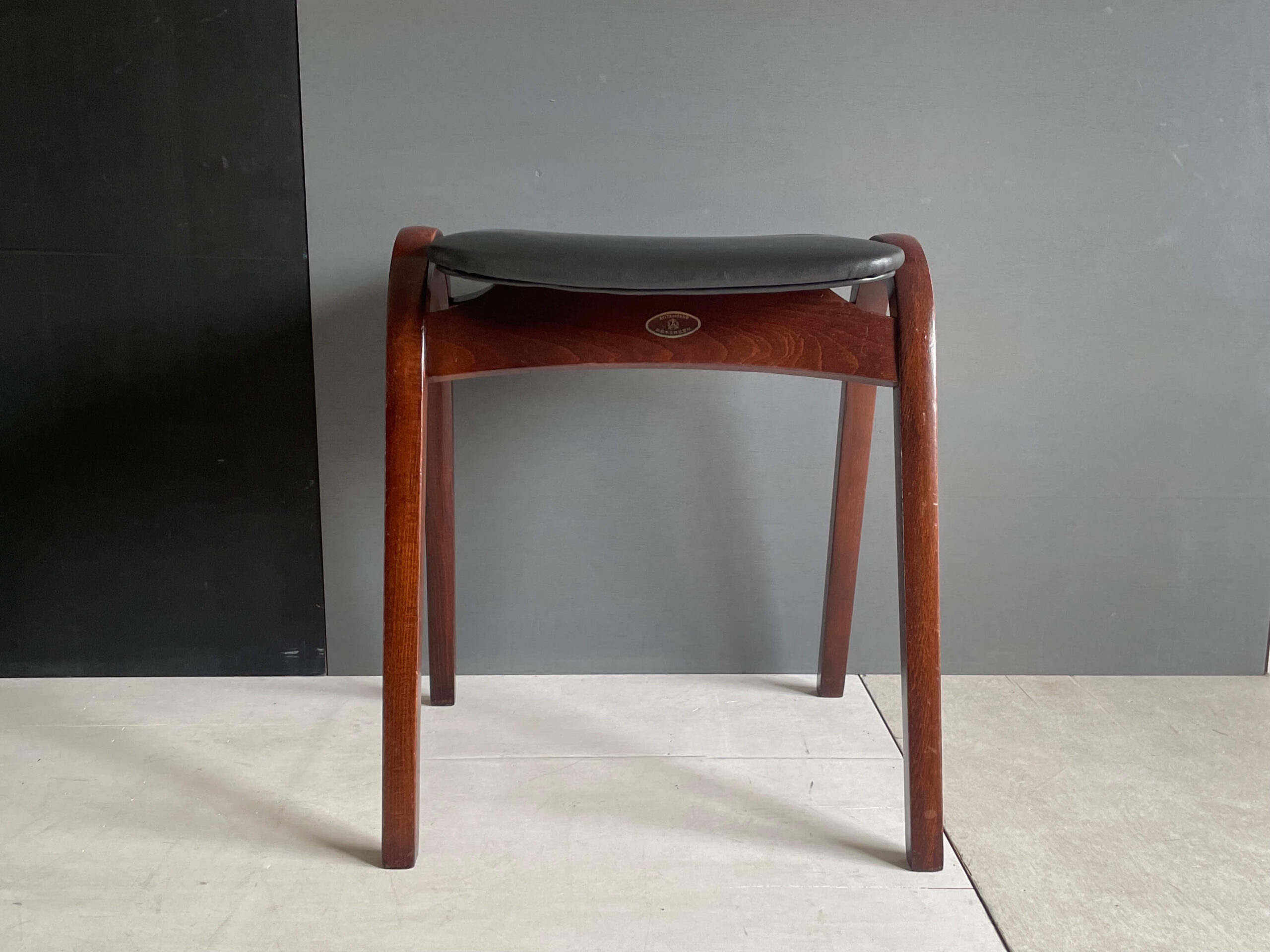 No.10106A「秋田木工スツール〈No.202〉本革/ブラック：剣持勇」SOLD