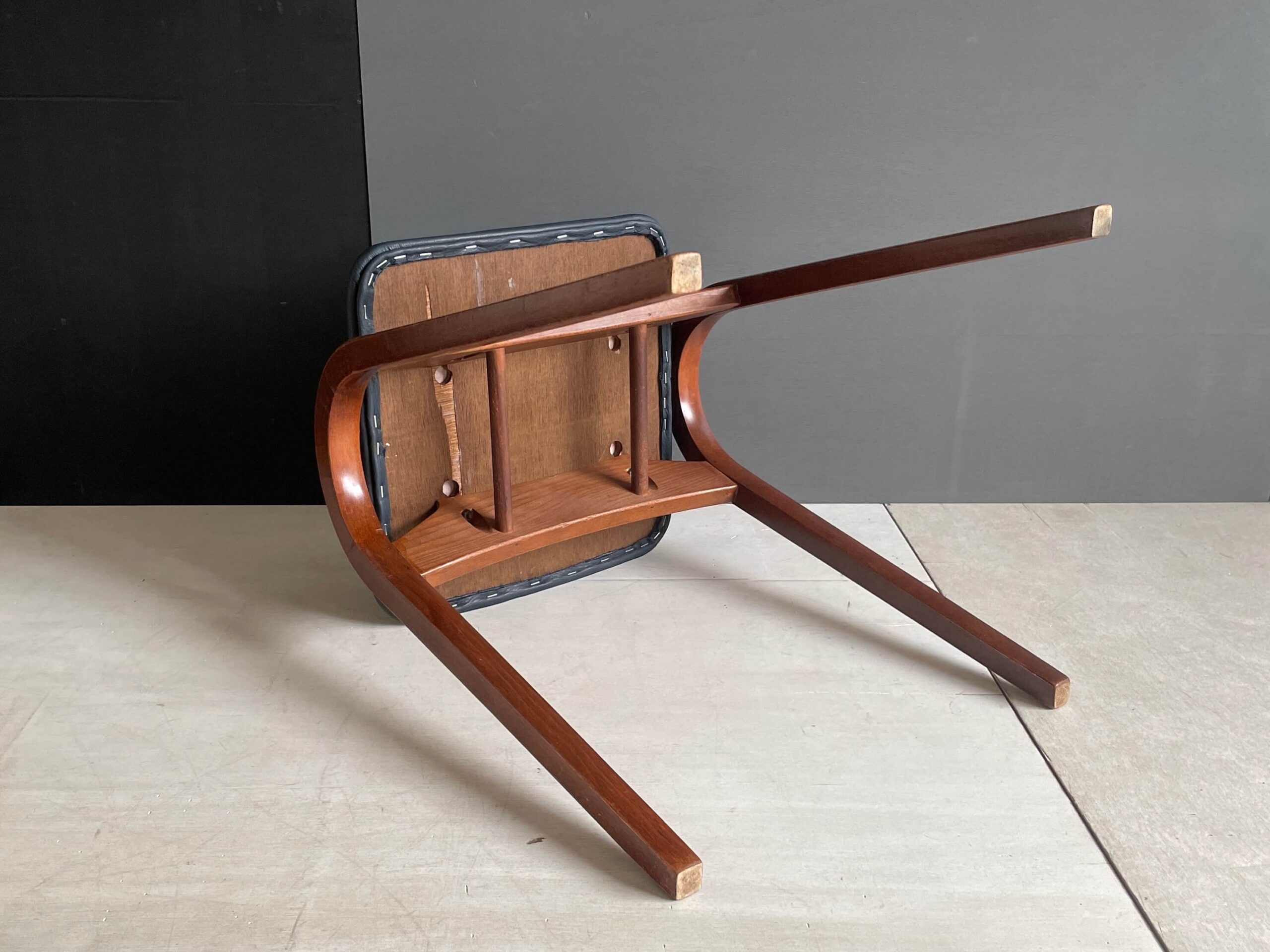 No.10106C「秋田木工スツール〈No.202〉本革/ネイビー：剣持勇」SOLD