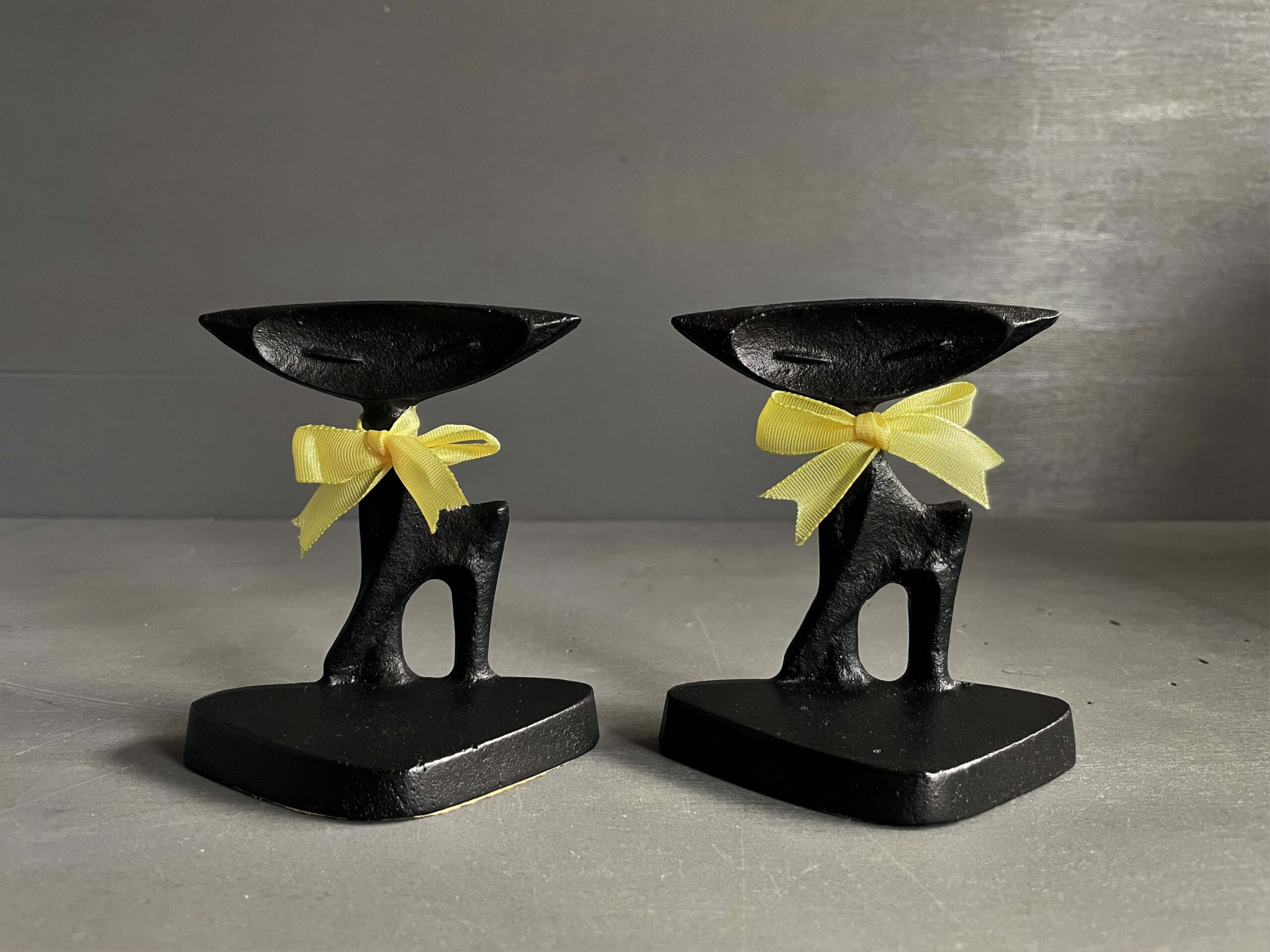 No.9069「猫のブックエンド：馬場忠寛デザインの南部鉄器」SOLD