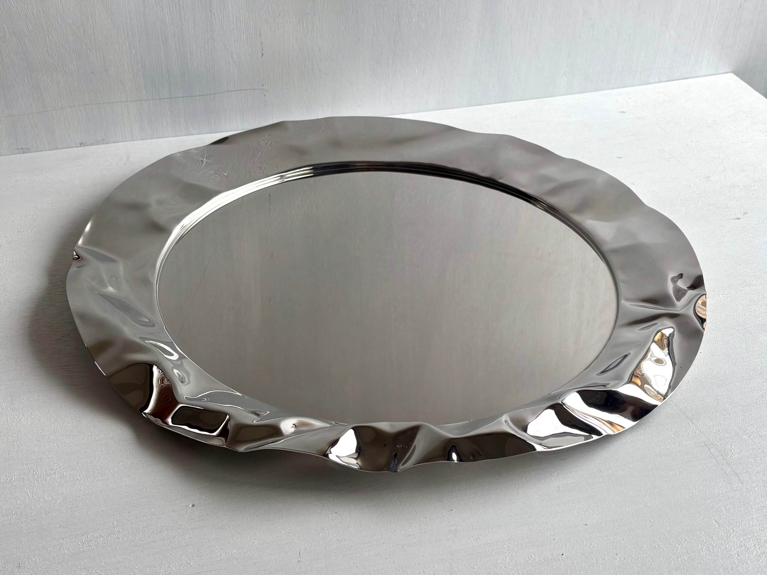 No.11379「ALESSI〈Foix〉ラウンドトレイ：Lluis Clotet デザイン