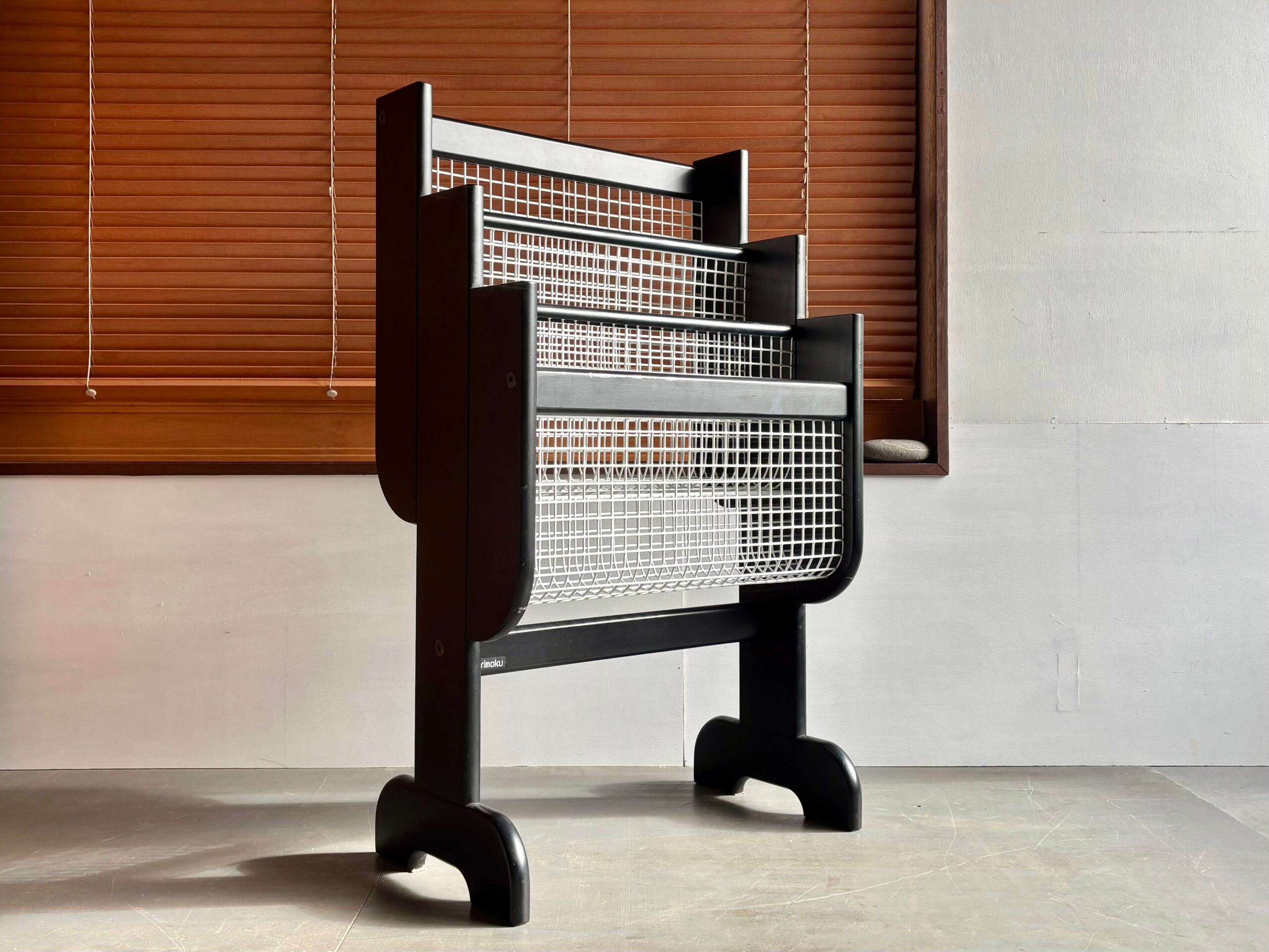 No.12032「カリモク マガジンラック」高さ80cm SOLD | ボルトナット