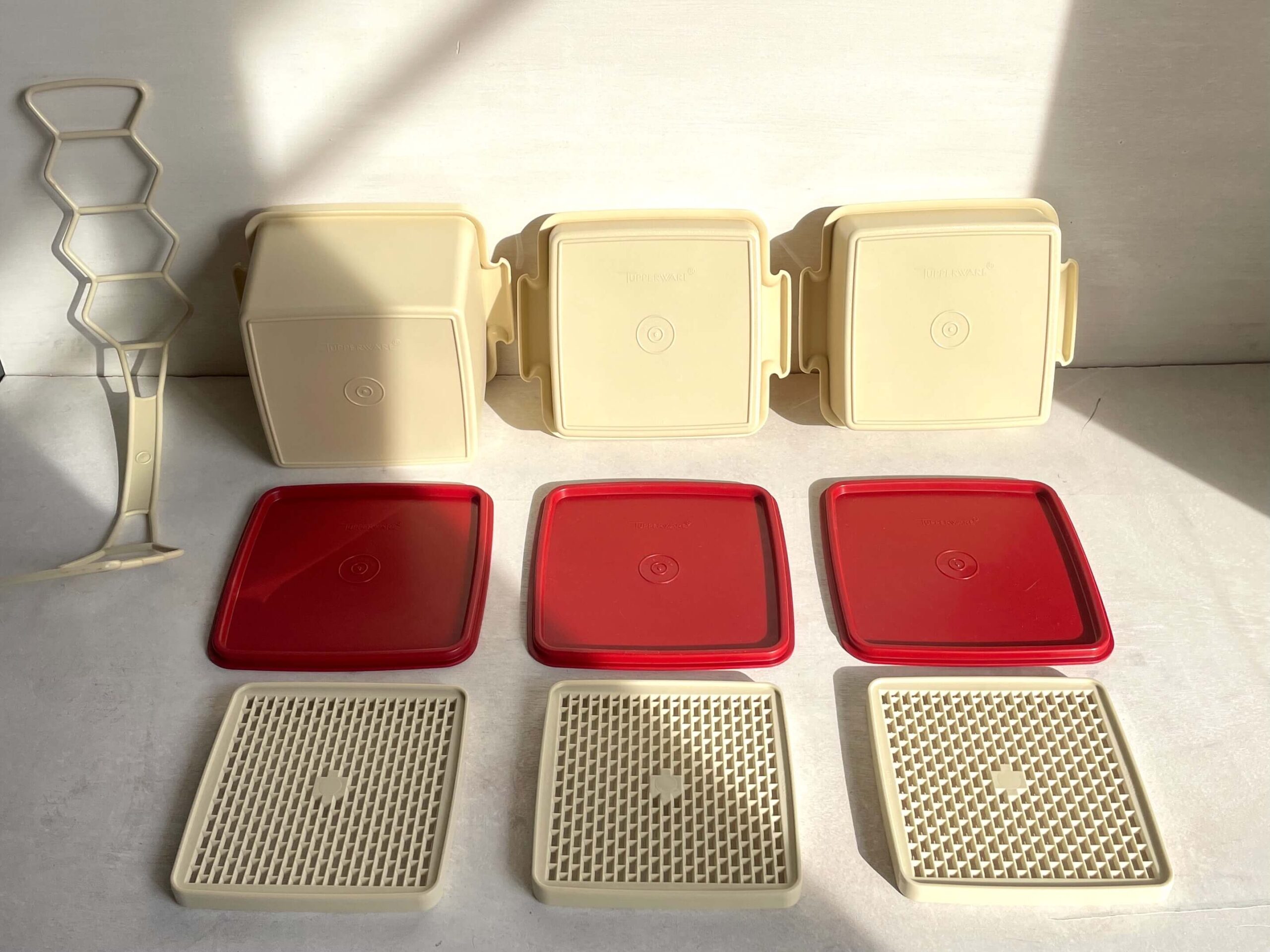 No.10493「タッパーウェア3段：ピクニックセット」SOLD | ボルトナット