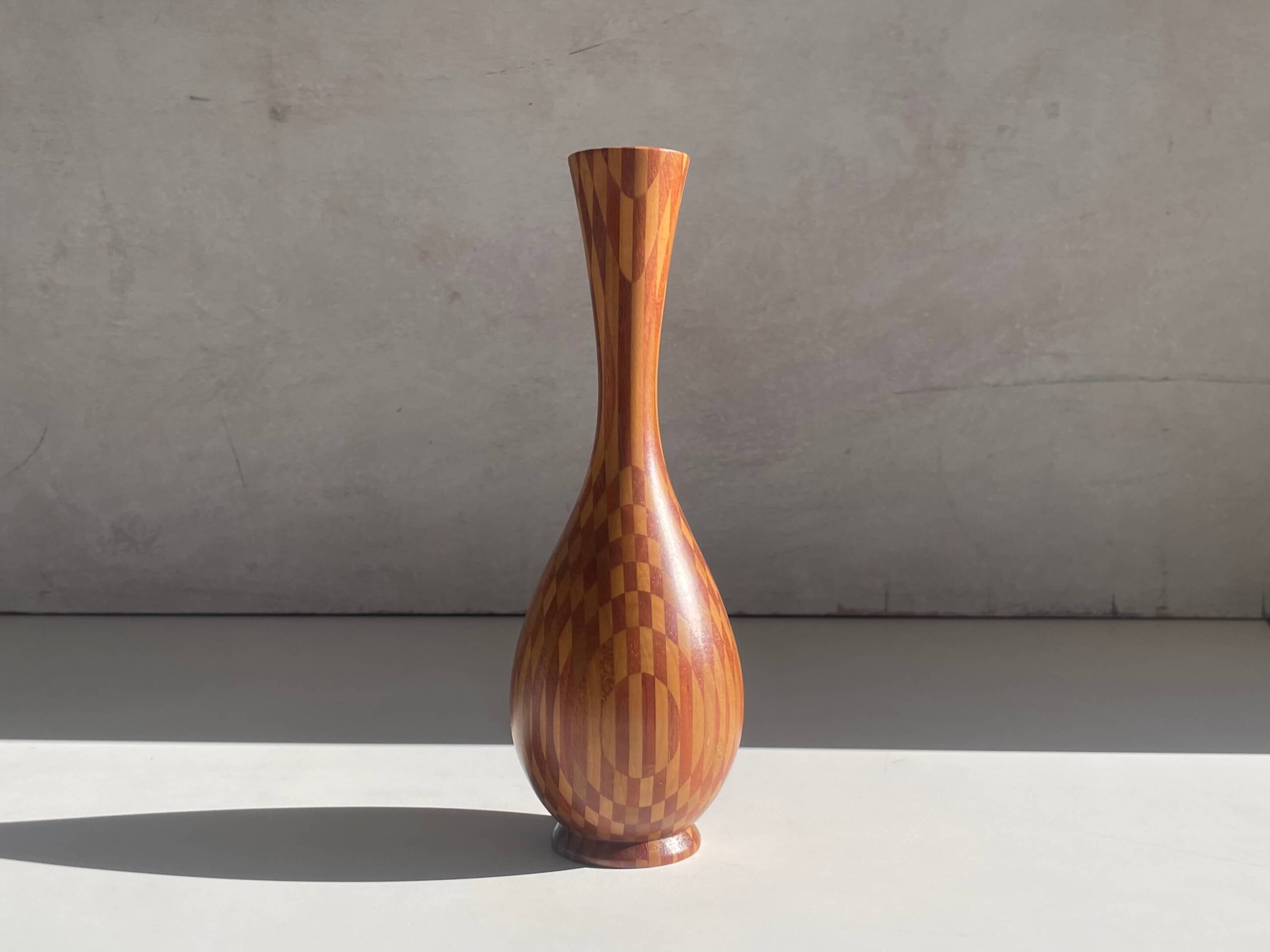 No.10321「日本の工芸品 花瓶 / 一輪挿し：寄木細工」高さ20cm SOLD