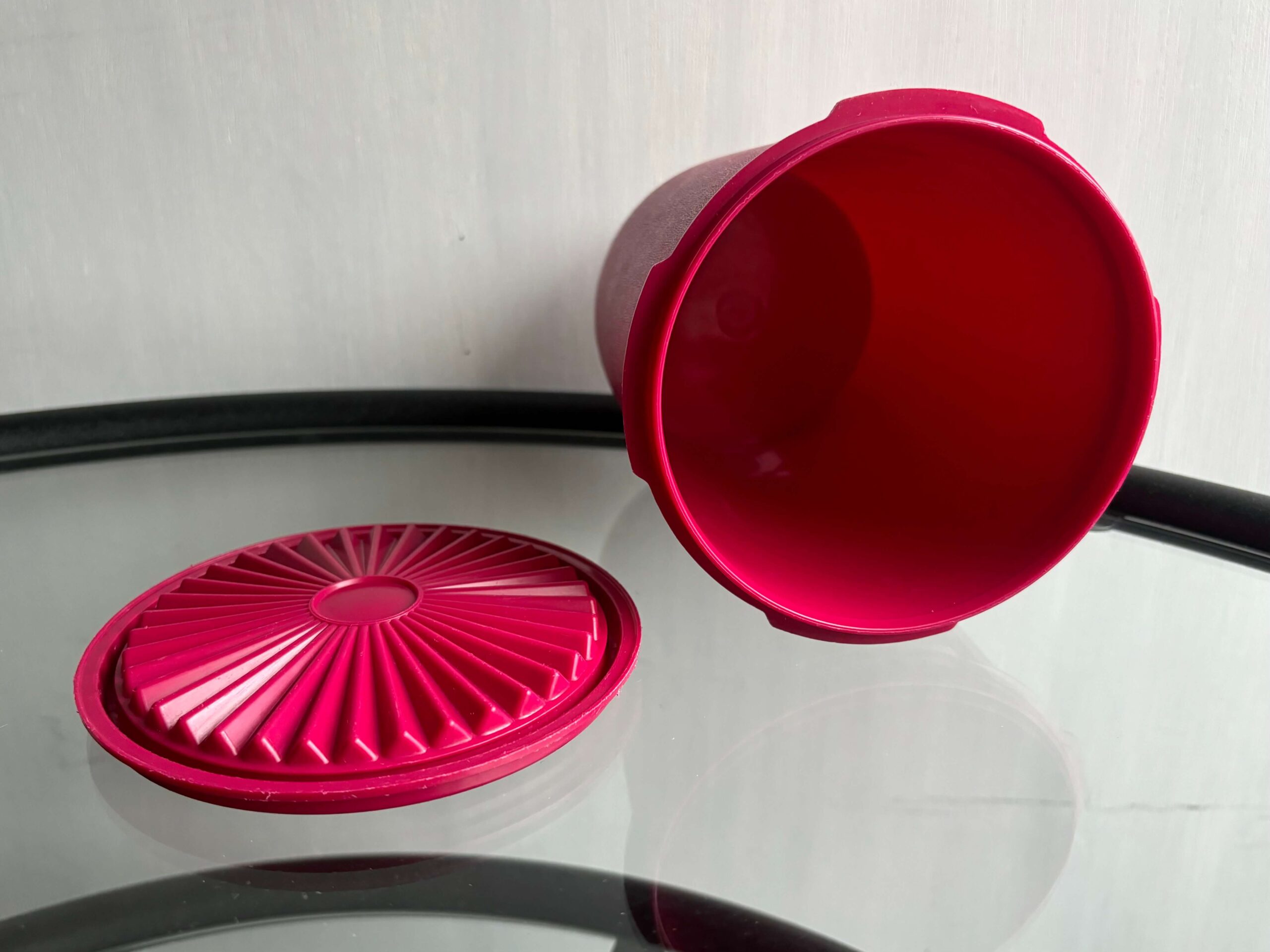 No.11033「タッパーウェア：キャニスター」高さ16cm | ボルトナット