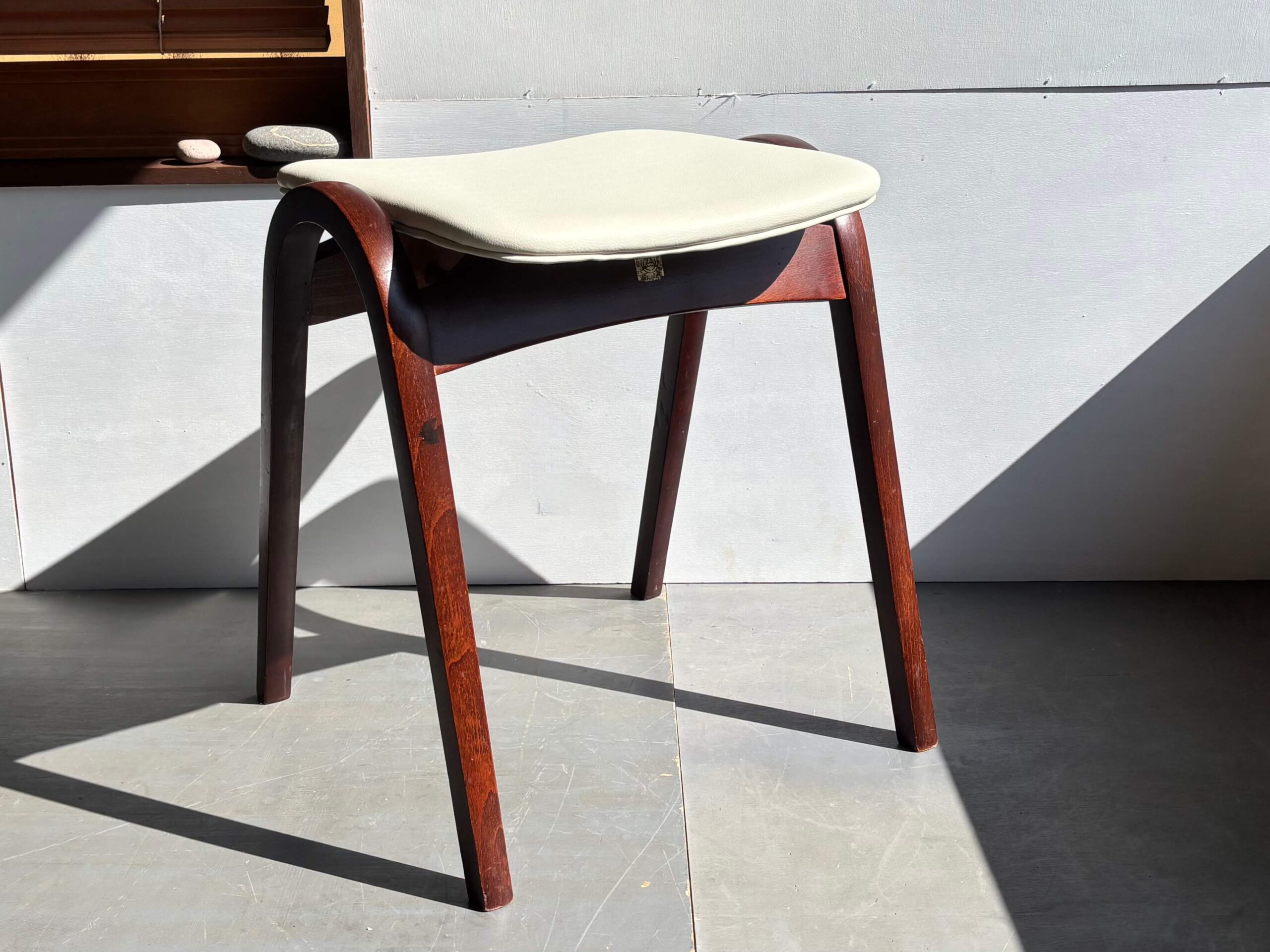 No.6397C「秋田木工スツール〈No.202〉ビニールレザー / ブラック