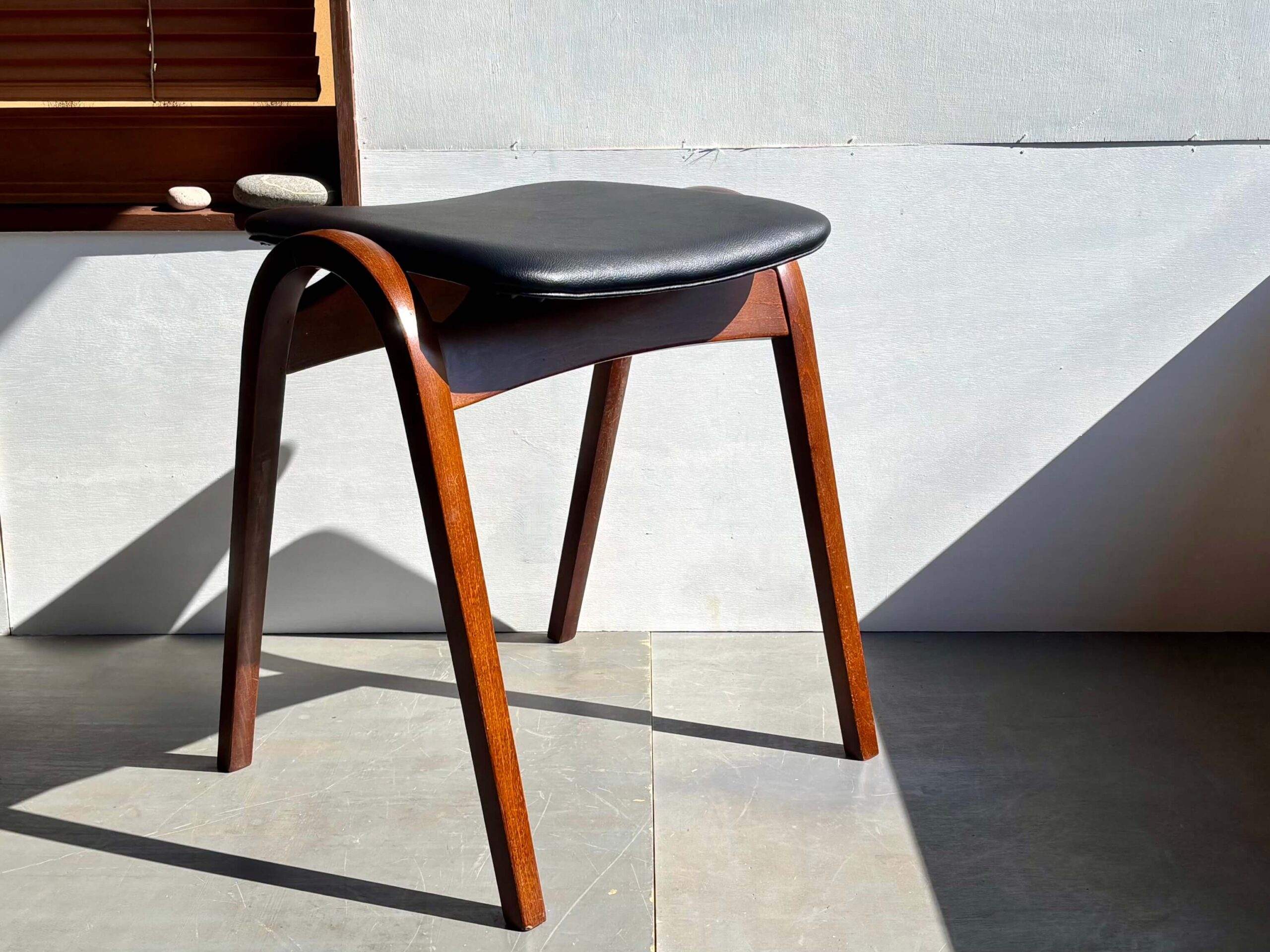 No.6321D「秋田木工スツール〈No.202〉ビニールレザー / ホワイト