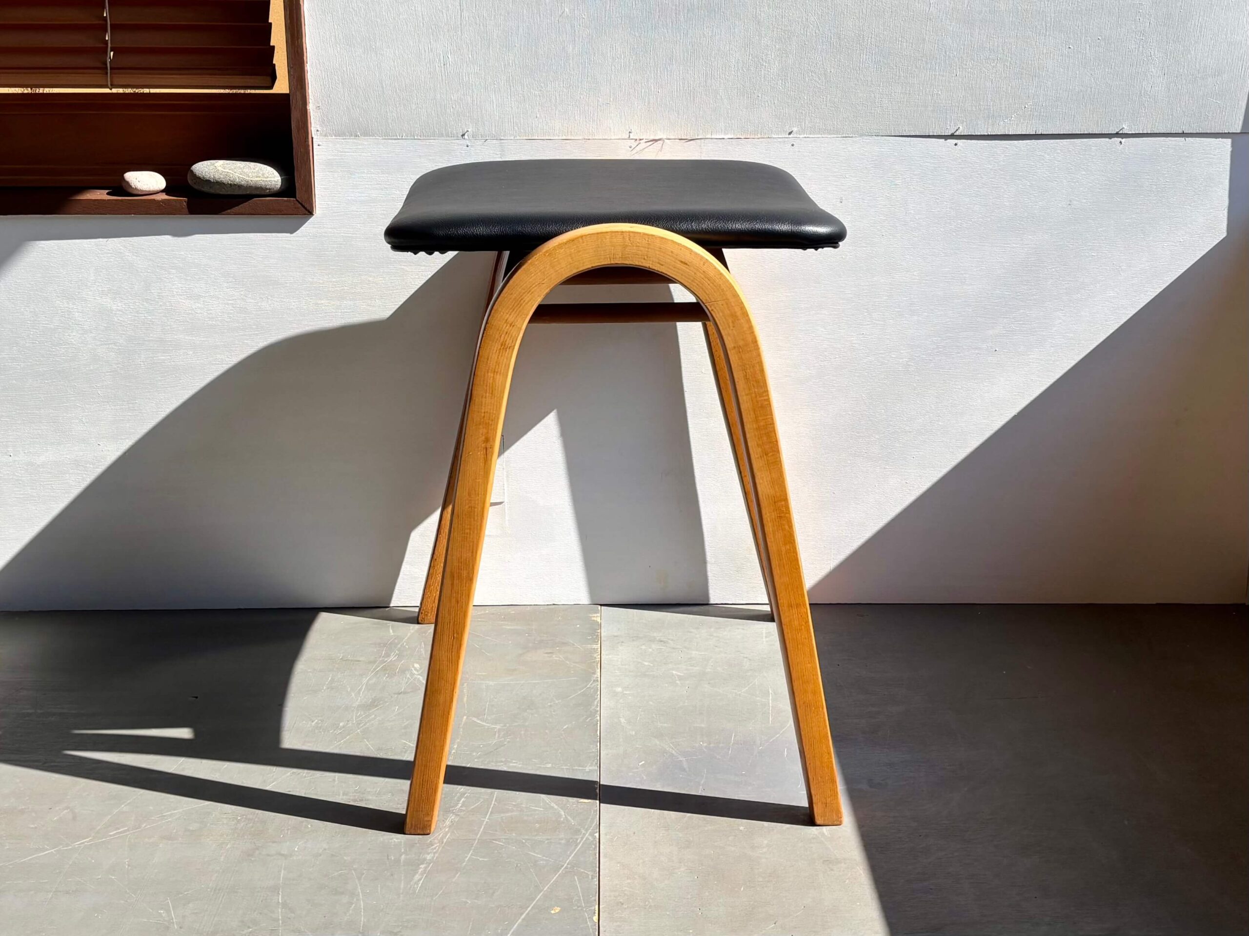 No.12191B「秋田木工スツール〈No.202〉ビニールレザー / ブラック