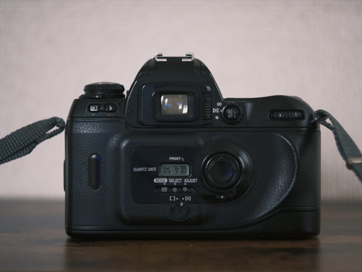 フィルムカメラレビュー。「Nikon F80」 | BORN SURE blog