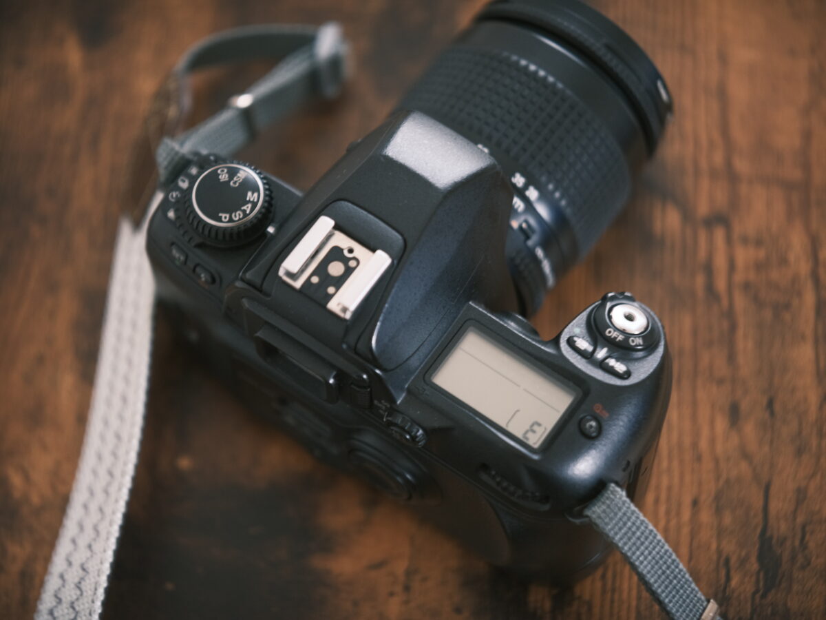 フィルムカメラレビュー。「Nikon F80」 | BORN SURE blog