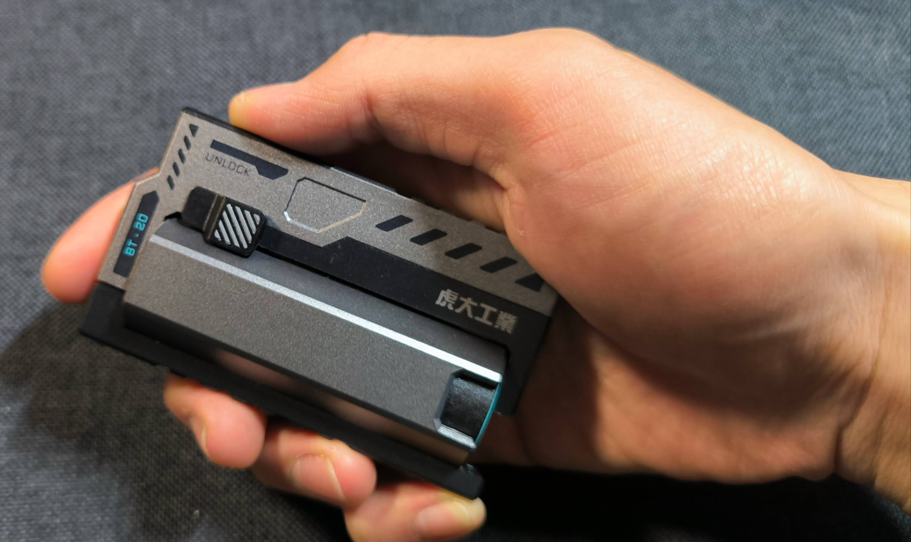 APEXに出てきそうなモバイルバッテリー ”BT-20Wingman” 購入レビュー