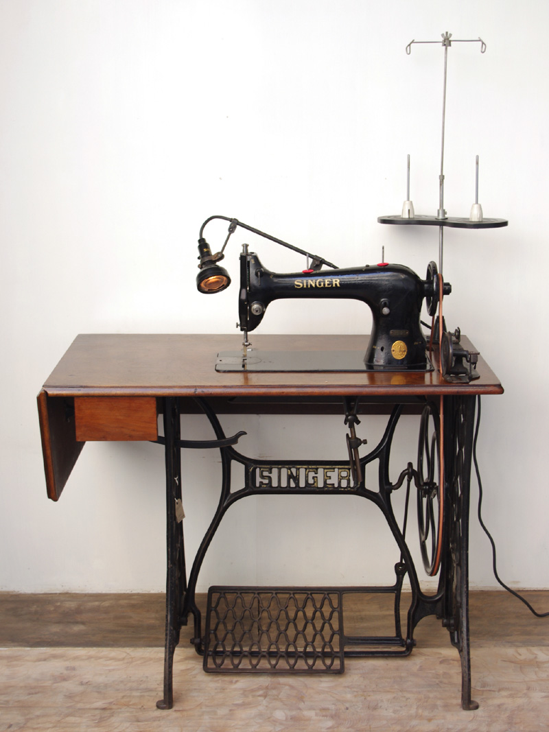 職業用・工業用の足踏みミシンのページ公開しました。 | アンティーク