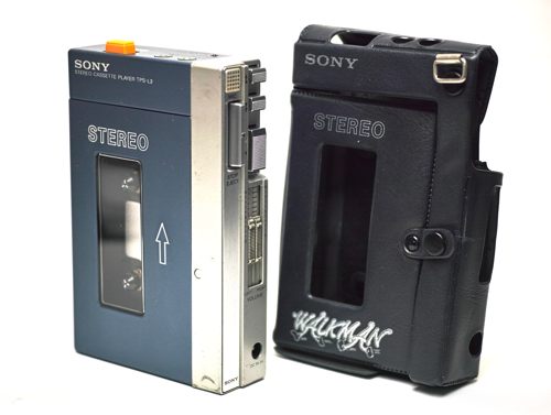 GUYS & DOLLS” に見る初代ウォークマンとソニーの遊び心 | 