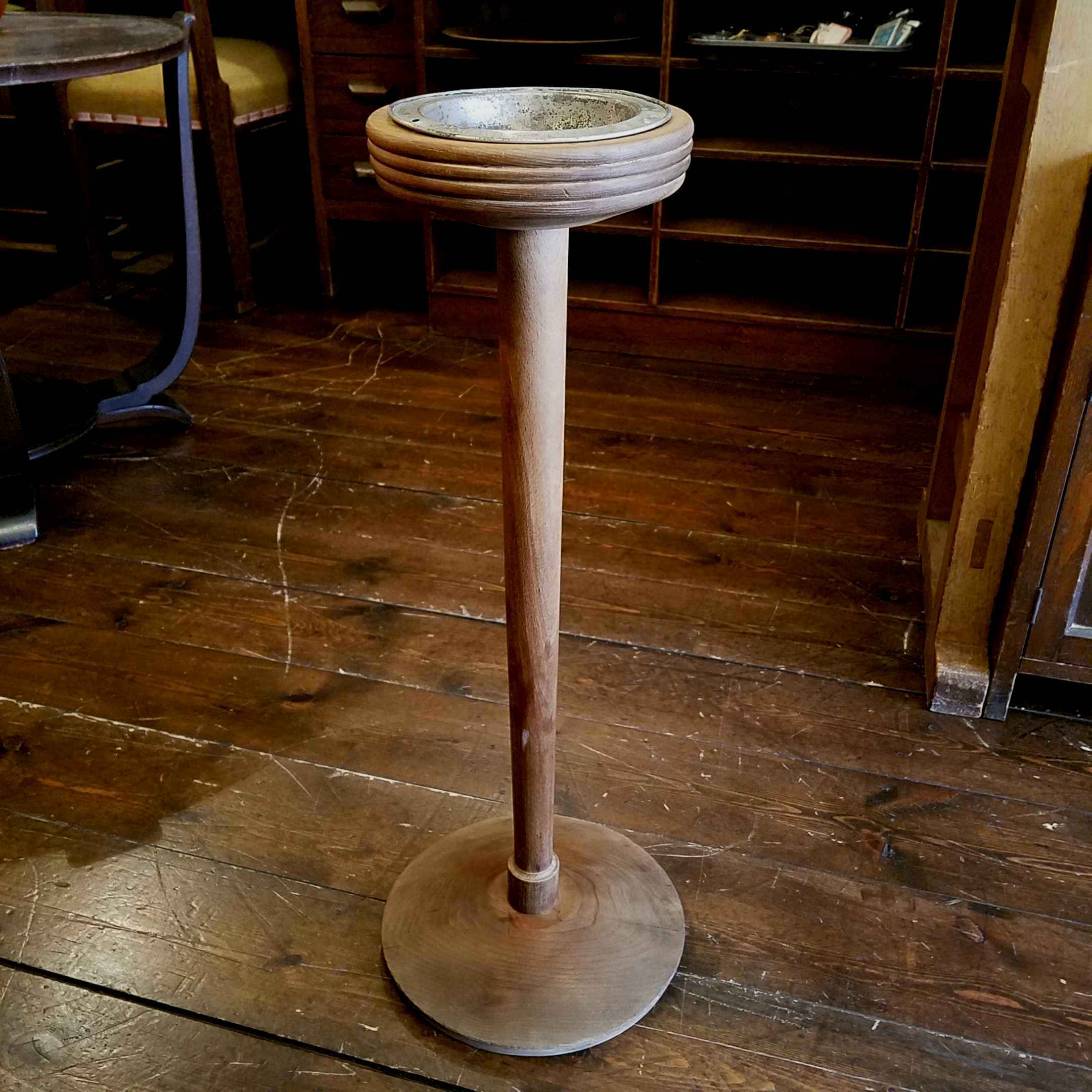 レトロな木製スタンド灰皿 - [Sold Out]過去の販売商品