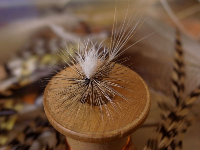 Whiting High & Dry Hackle Dyed Tan Grizzly | BIZENアングラ