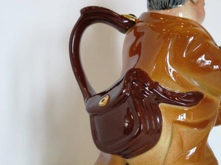 英国の陶芸家ポール・カーデュー氏に特注して製作してもらった