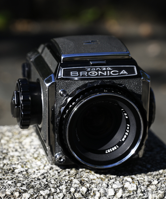 レンズの話題 137本目 【NIKKOR-P 75mm F2.8】 - コバルトブルーの灯台