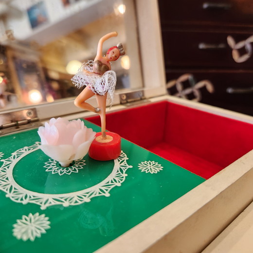 昭和レトロ 亜土ちゃんのピアノ型オルゴール付きジュエリーボックス