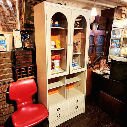 レトロポップなアーチ窓のキャビネット（食器棚） - [Sold Out]過去の