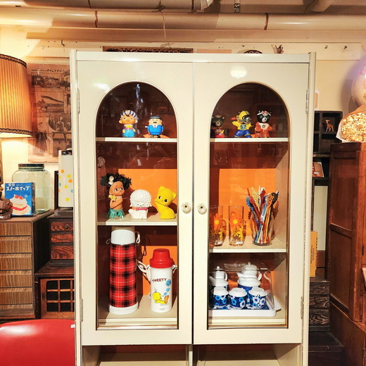 レトロポップなアーチ窓のキャビネット（食器棚） - [Sold Out]過去の