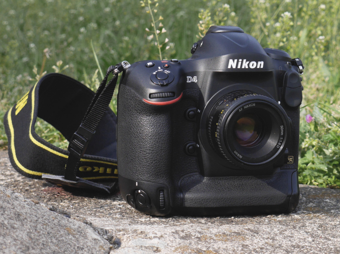 レンズの話題 98本目 【Ai AF Nikkor 50mm F1.8D】 - コバルトブルーの灯台