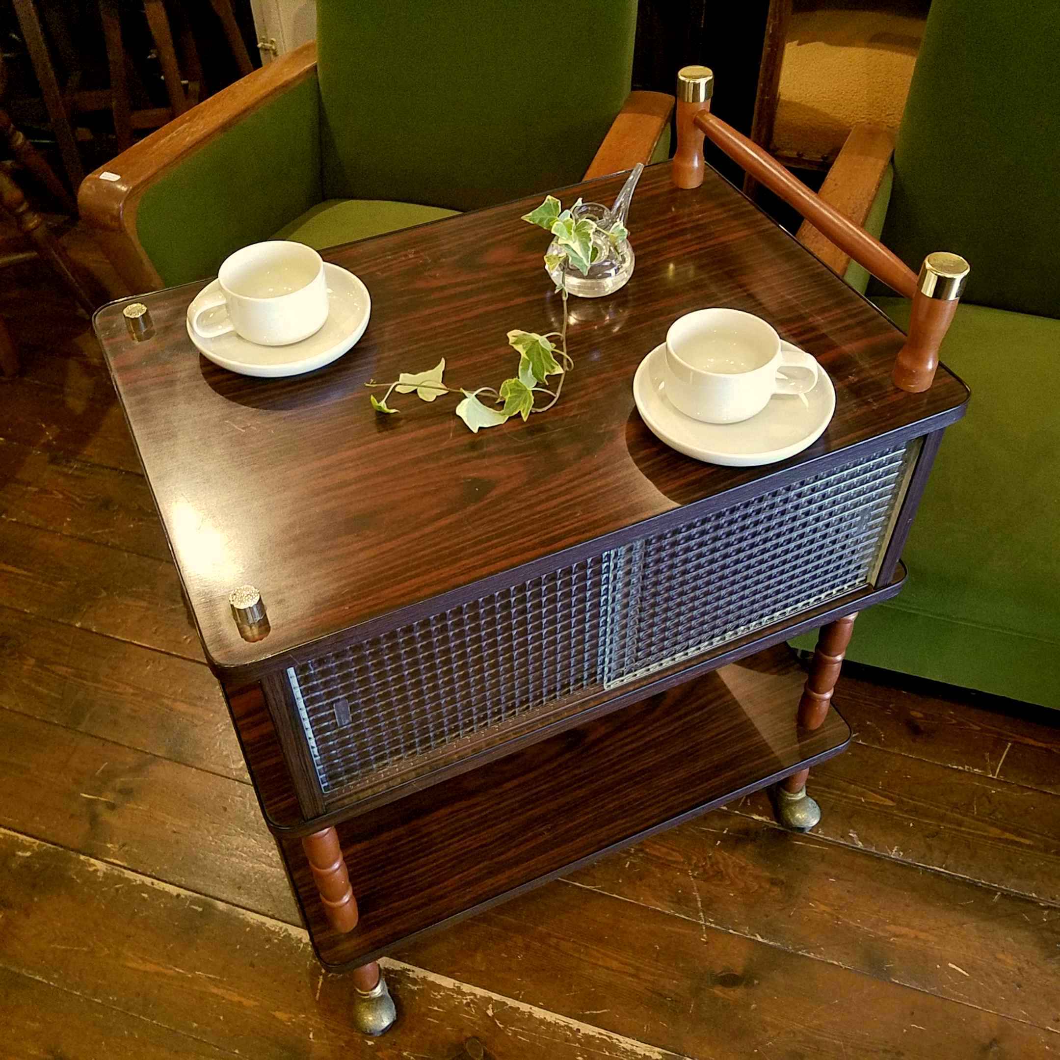 ミッドセンチュリーなガラス窓付きキッチンワゴン - [Sold Out]過去の