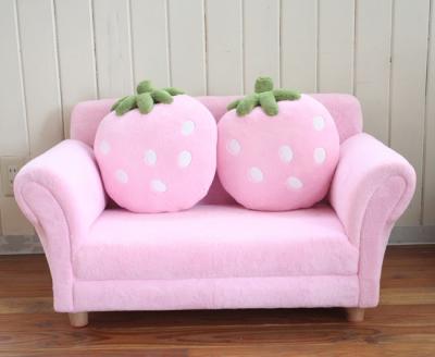 ピンクの子供用ソファ（いちごクッション付き） | ピンク色の雑貨カタログ