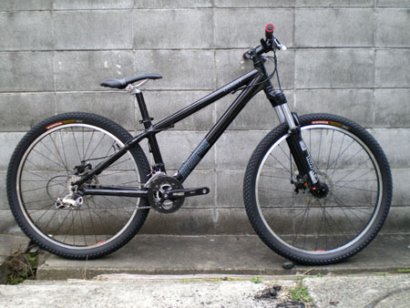 GIANT STP カスタムバイク 展示中です - アトミック サイクル(ATOMIC