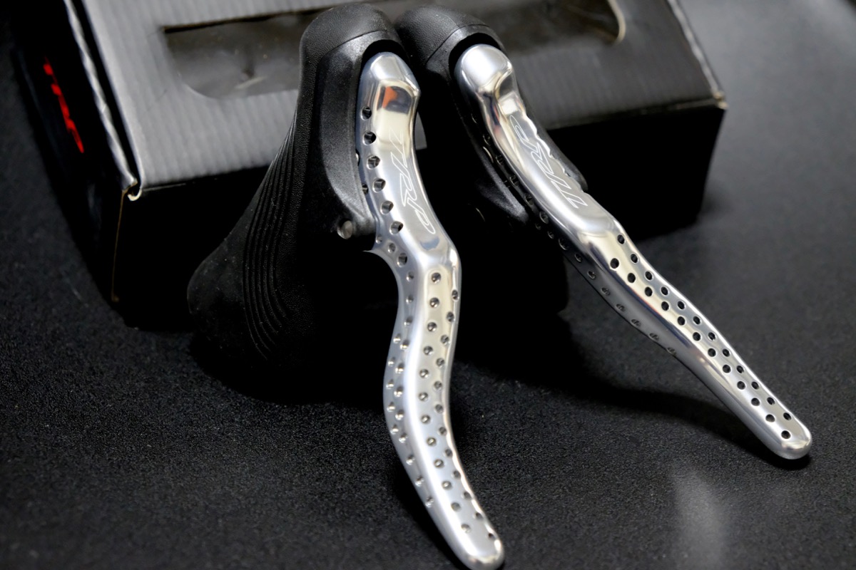 TRPのクラシックなブレーキレバーRRL SR 超軽量でリリースボタンが秀逸