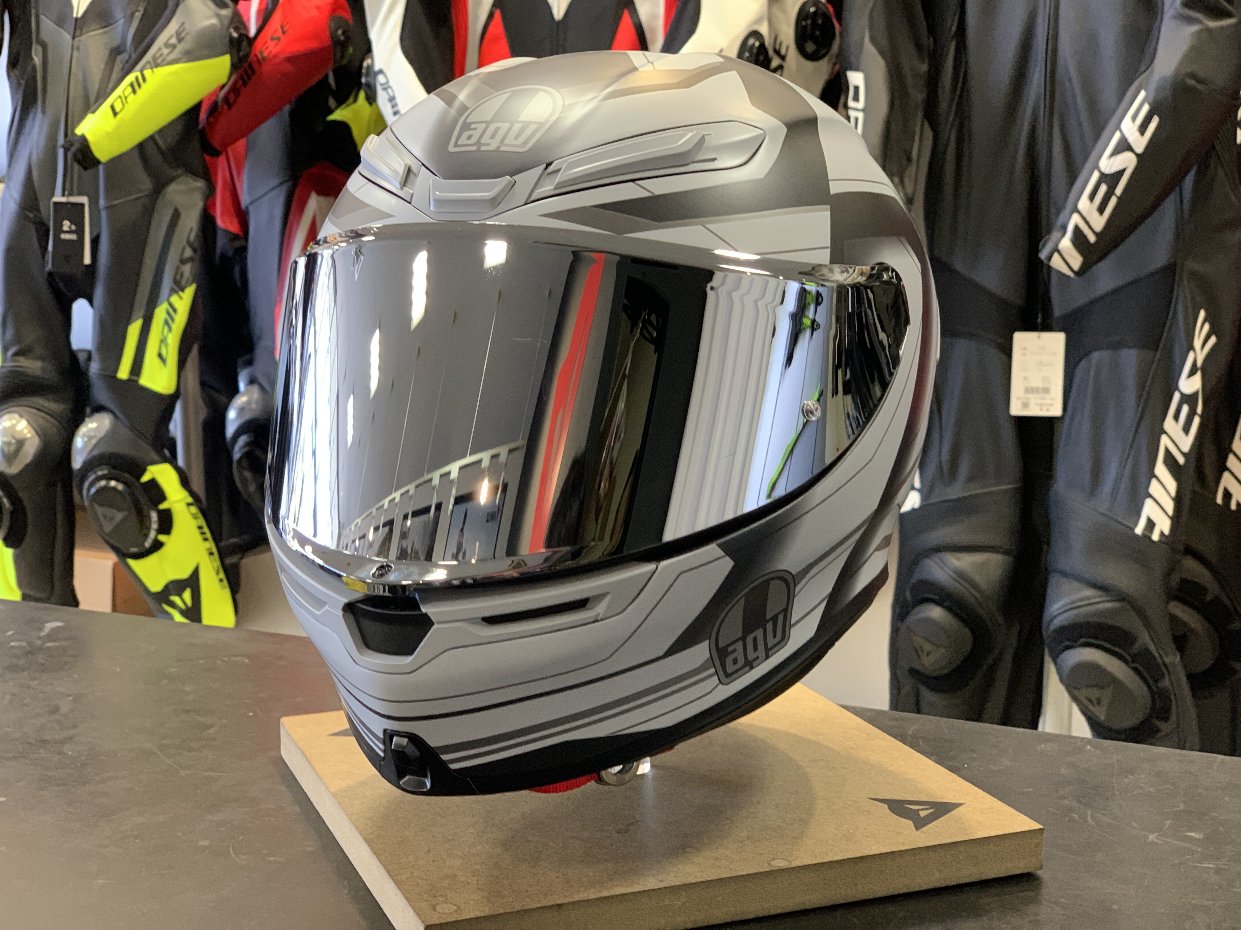 最軽量AGVヘルメットK6 Sにニューカラーが登場！【ULTRASONIC】