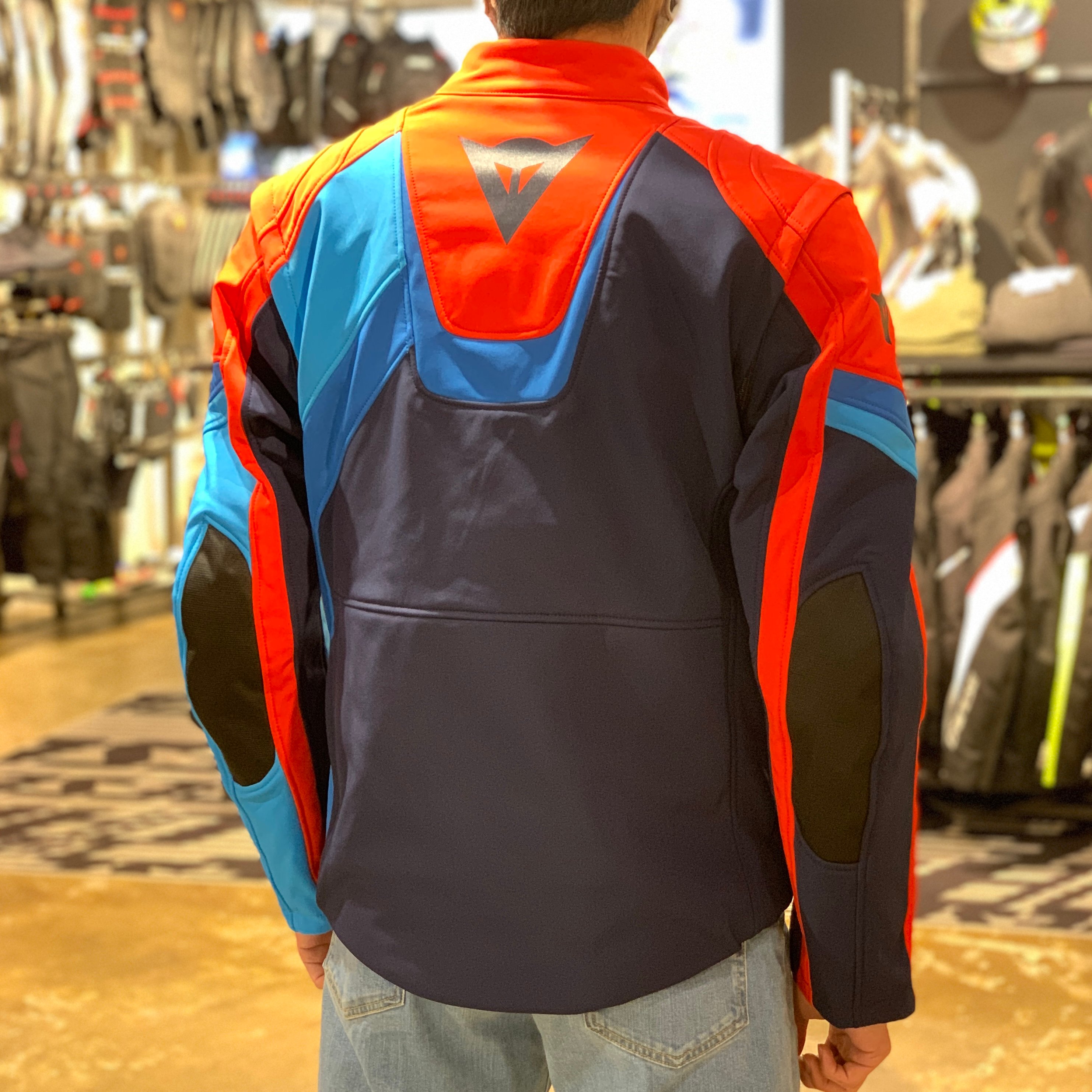 ジャンルに縛られないNewコンセプトのソフトシェルジャケット